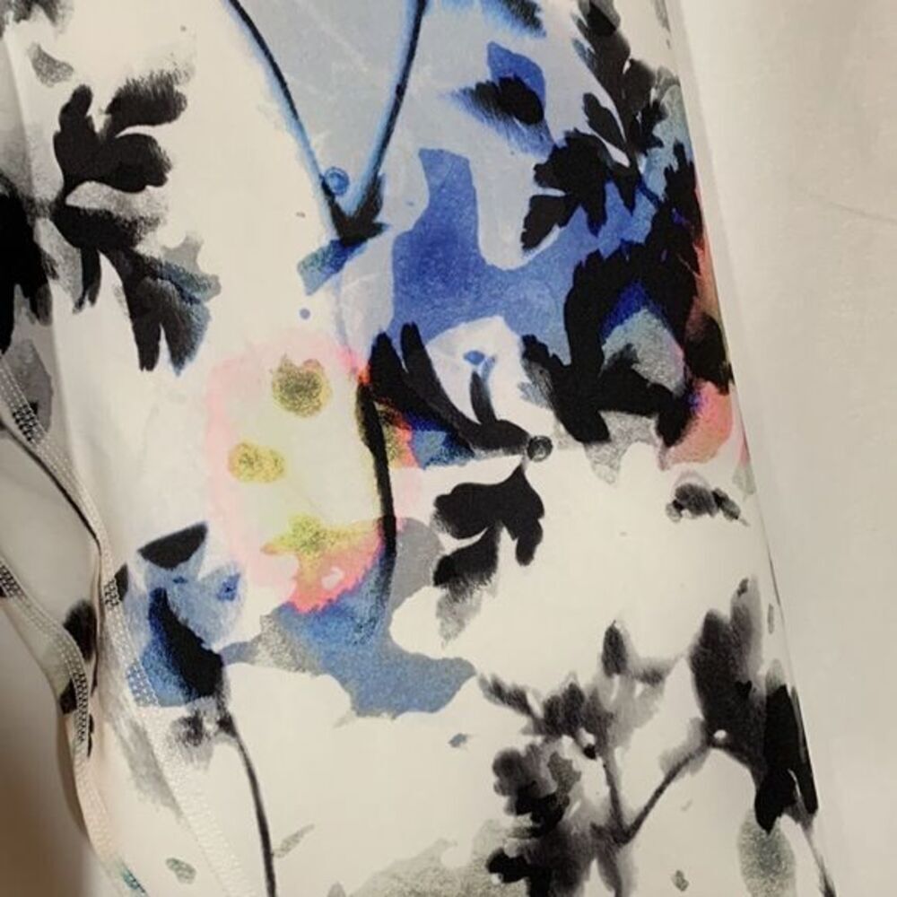 Nike White Multi-Colour Floral Leggings - Picture 4 of 6